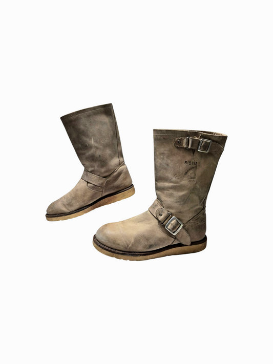 Bota N°39 cuero.
